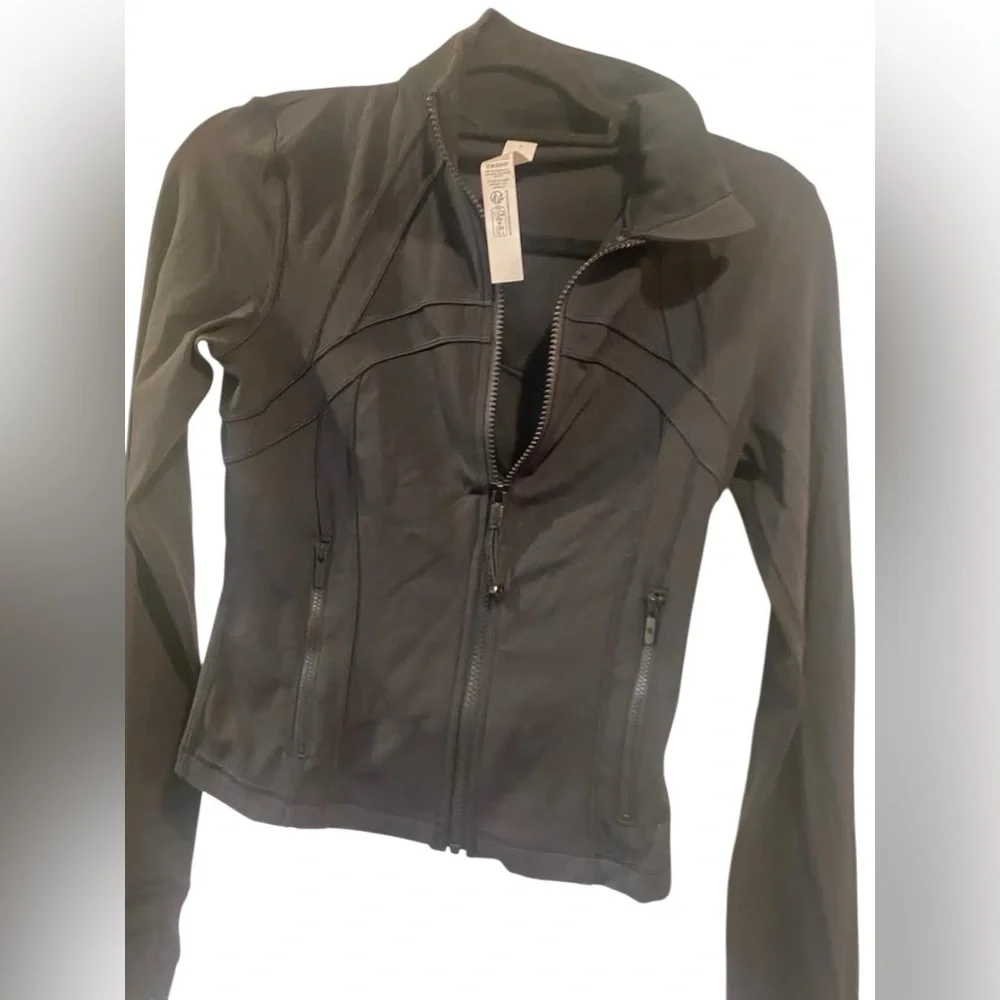 NWT Lululemon defined cropped jacket BLACK Size:6 - Picture 3 of 5